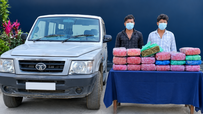 फल्स बटम बनाएर गाडीमा लुकाइएको ४२ किलो गाँजासहित दुई भारतीय नागरिक पक्राउ